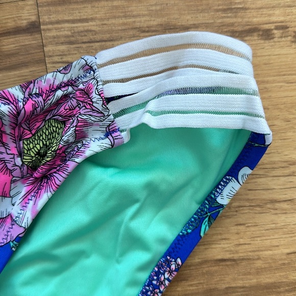 Bikini - Picture 3 of 3